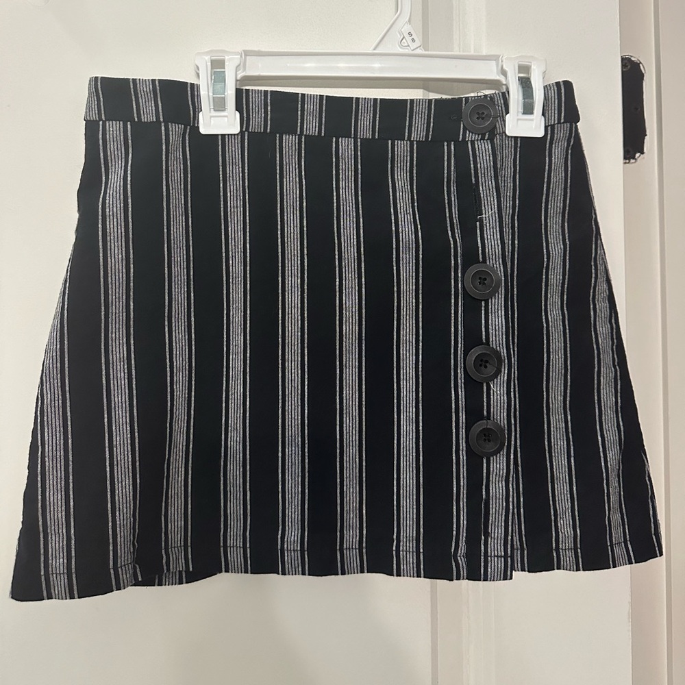 Small Black and white mini skirt